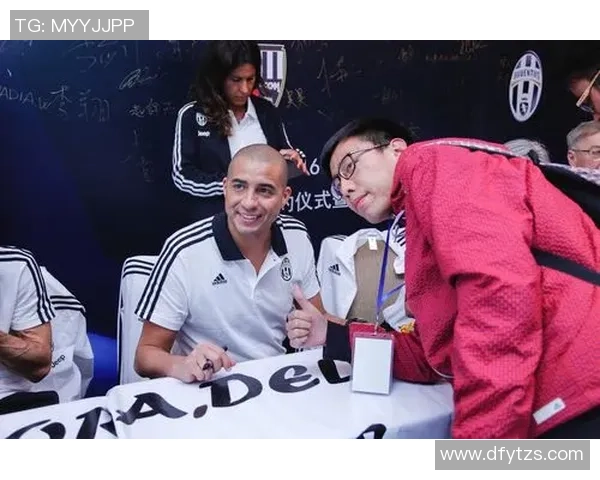 与足球明星零距离互动视频通话免费体验尽在此刻